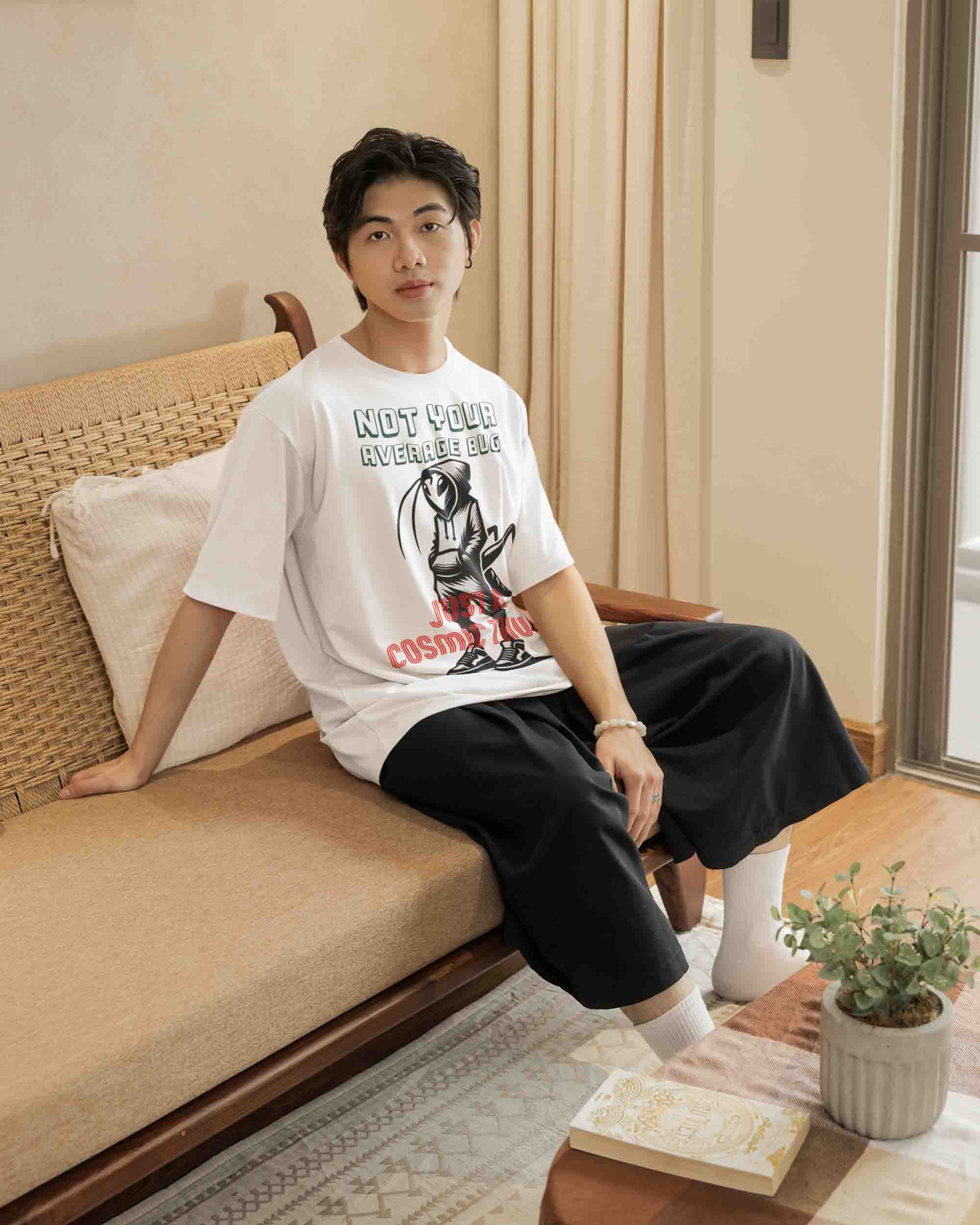 Not Your Average Bug-Men Oversized Tee image 4