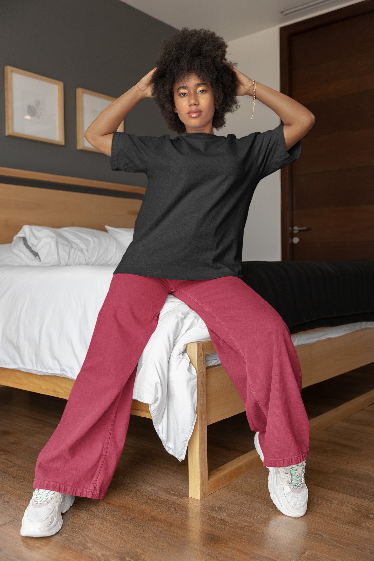 Women’s Oversized T-Shirt – Black image 4